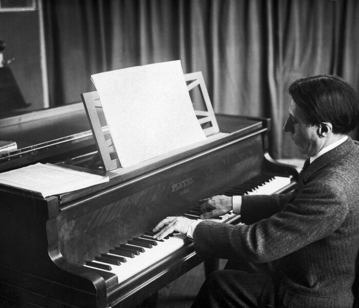 Alfred Cortot plays Stravinsky
